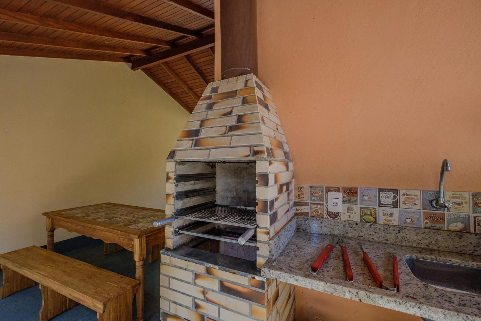 Casa 2 Quartos Com Churrasqueira Perto Da